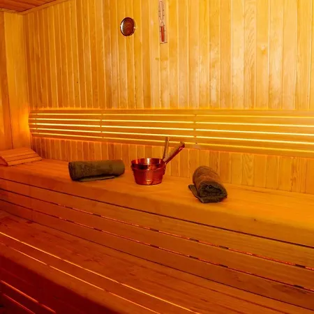 Business Life & Bakirkoey Szálloda