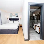 Business Life & Bakirkoey Hotel 3*