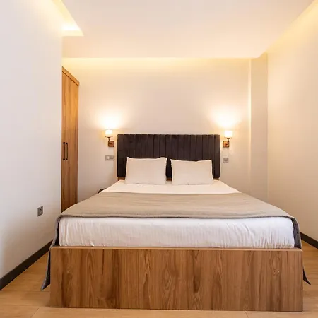 Business Life & Bakirkoey Hotel