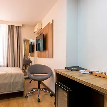 Hotel Business Life & Bakirkoey 3*