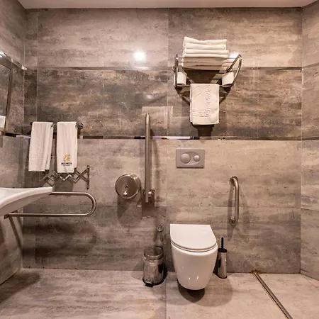 Business Life & Bakirkoey Hotel 3*