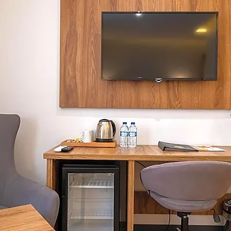 Business Life & Bakirkoey Hotel 3*