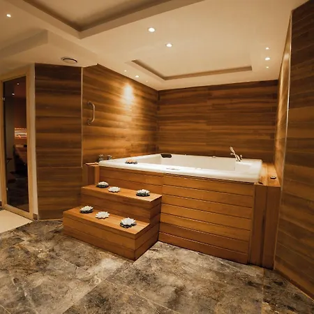 Business Life & Bakirkoey Hotel